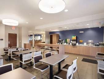 Microtel Inn & Suites By Wyndham New Martinsville Restaurant photo