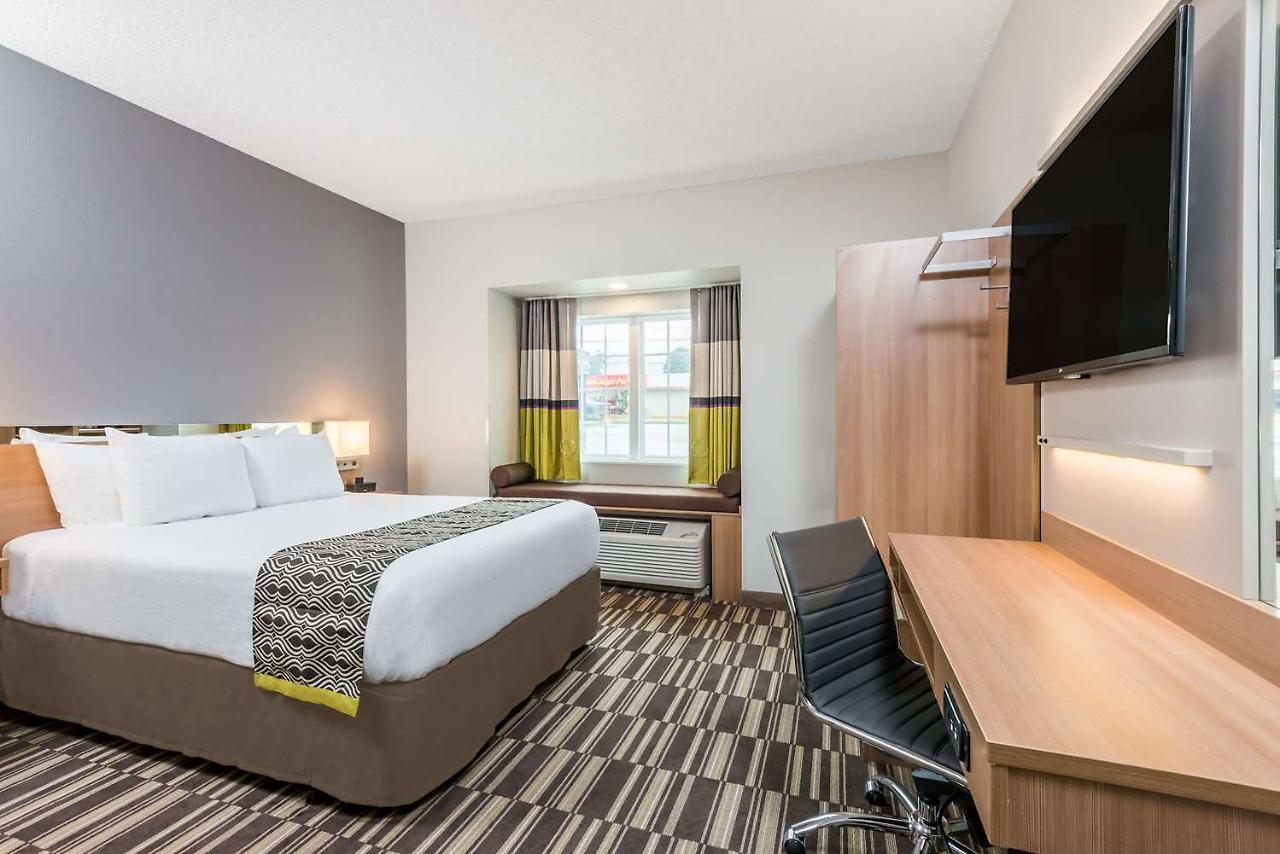 Microtel Inn & Suites By Wyndham New Martinsville Exterior photo