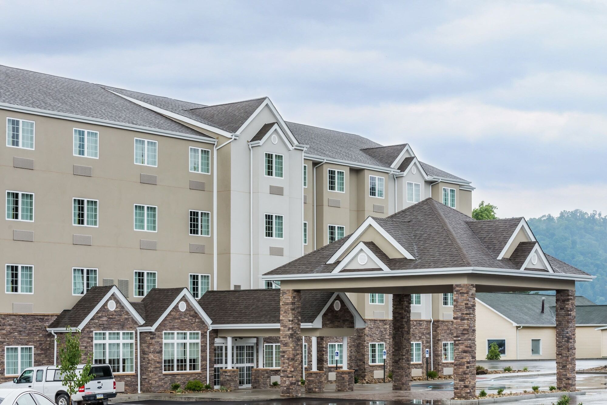 Microtel Inn & Suites By Wyndham New Martinsville Exterior photo